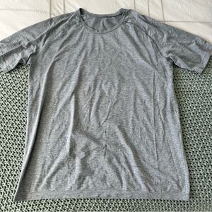 Men's Grey Lululemon Short-Sleeve Shirt